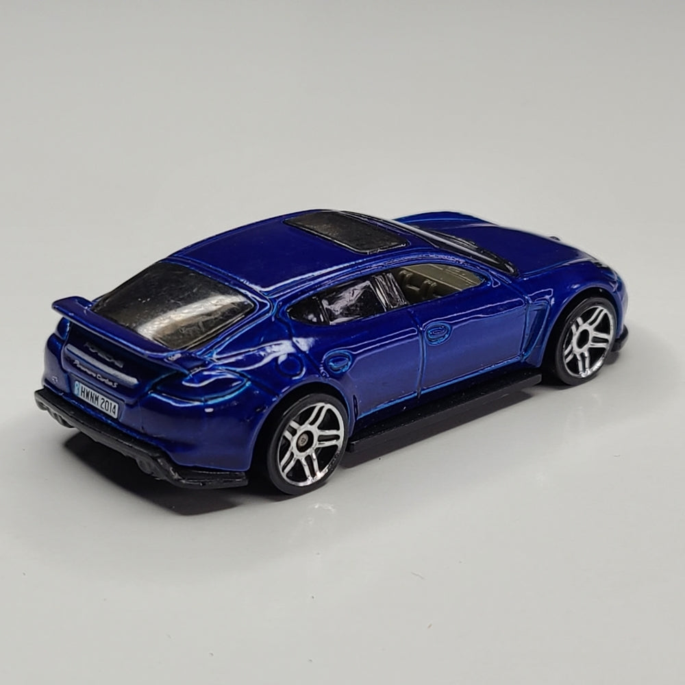 Porsche Panamera (Blue)