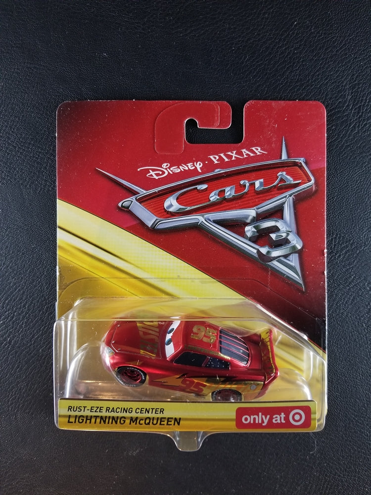 DISNEY PIXAR CARS 3 RUST-EZE RACING CENTER LIGHTNING MCQUEEN, BRAND NEW,  LOOSE