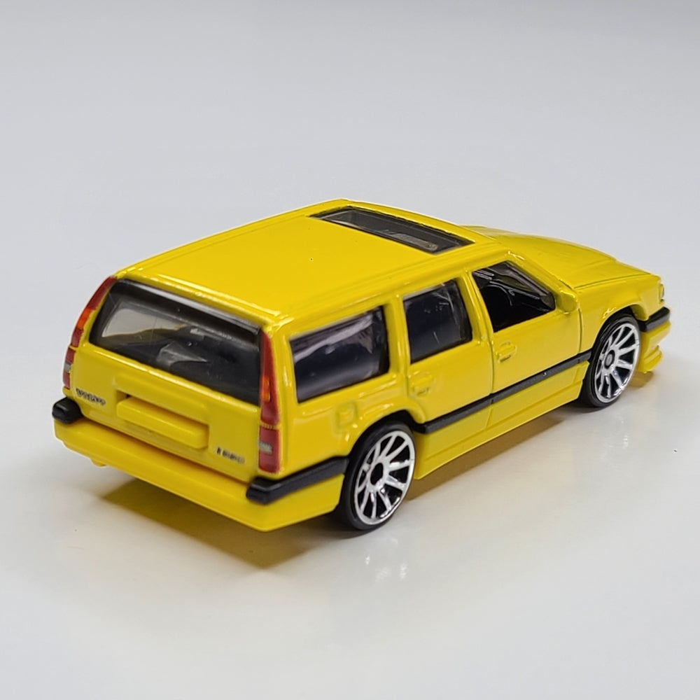 Volvo 850 Estate (Yellow)