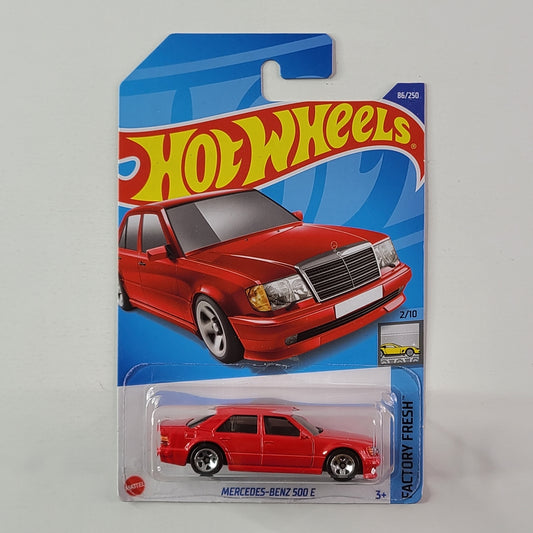 Hot Wheels - Mercedes-Benz 500 E (Red) [Card Variant]