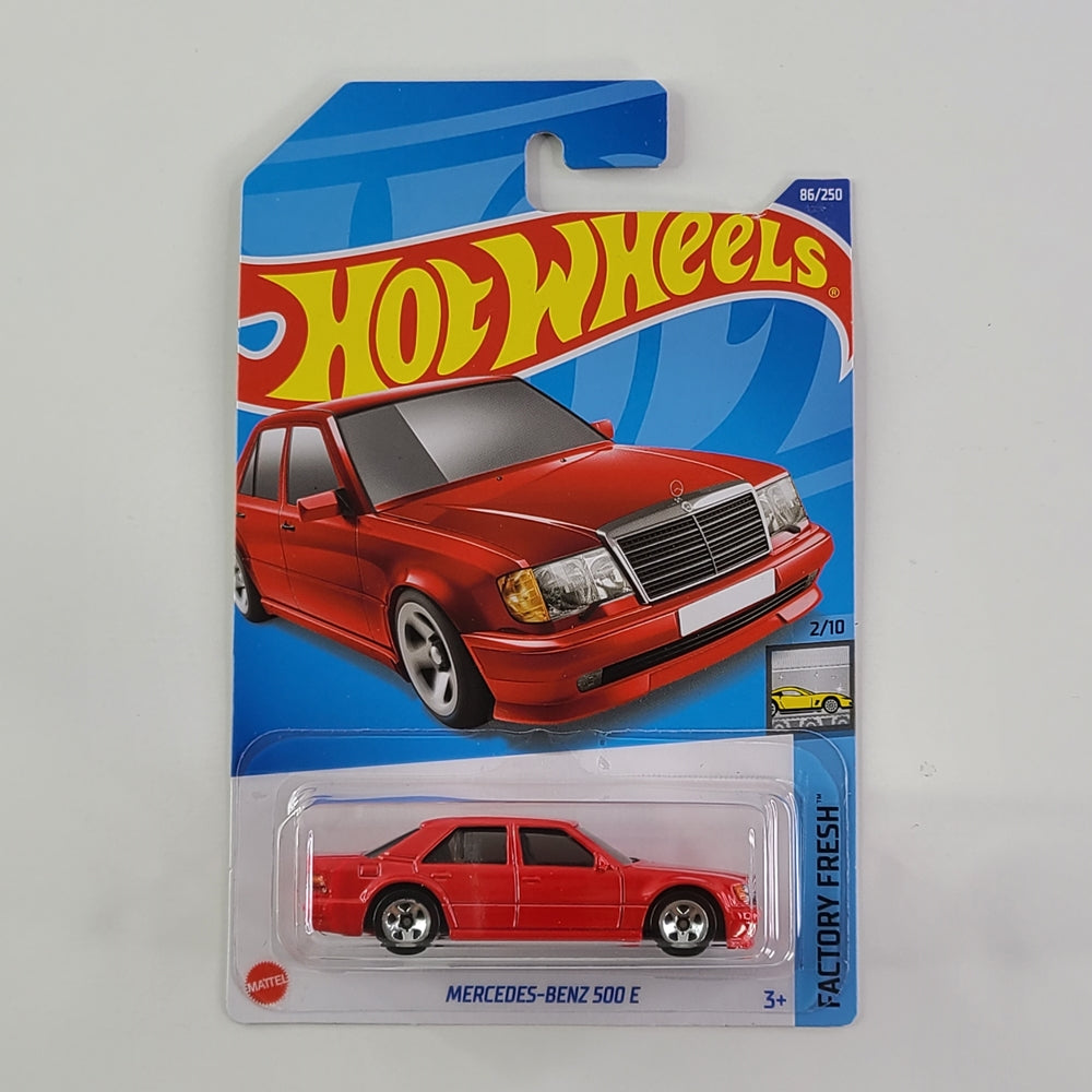 Hot Wheels - Mercedes-Benz 500 E (Red)