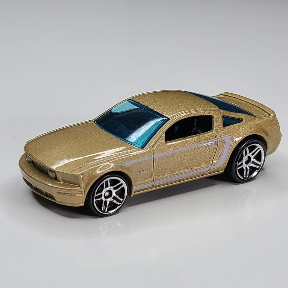 2005 Ford Mustang GT (Gold)