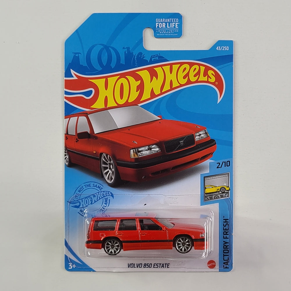 Hot Wheels - Volvo 850 Estate (Red)