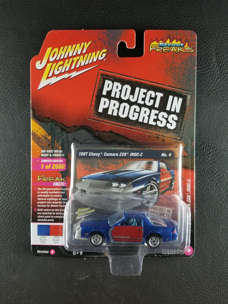 Johnny Lightning - 1987 Chevy Camaro Z28 Iroc-Z (Bright Blue/Bright Red) [Ltd., 1 of 2500]