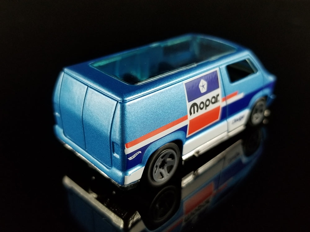 Custom '77 Dodge Van