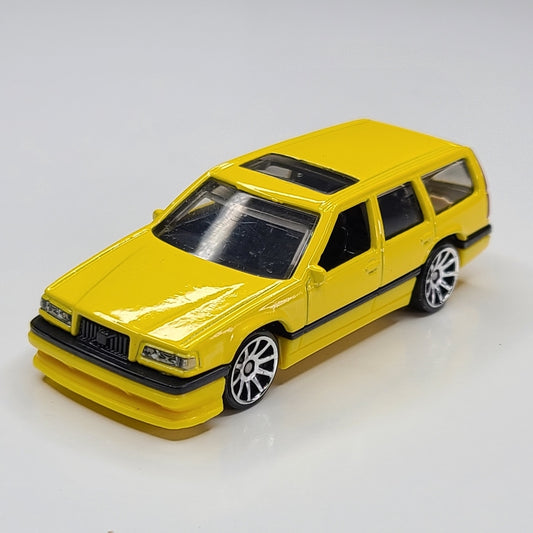 Volvo 850 Estate (Yellow)