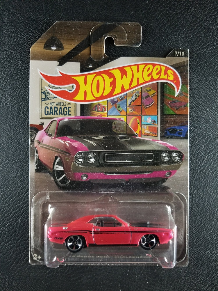 Hot Wheels - '70 Dodge Hemi Challenger (Pink) [7/10 - 2016 HW Garage]